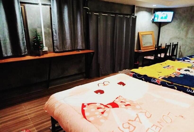 Aamiaismajoitus (B&B) บ้านเดอะเมาเท่น By The Mountain Ozoneบ้านโอโซนขุนเขาแก่งกระจาน