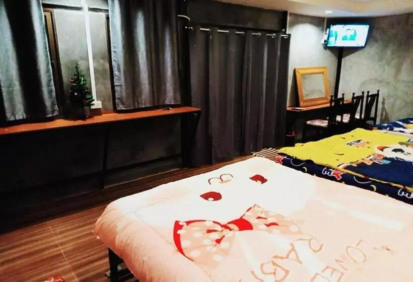 ベッドアンドブレックファースト บ้านเดอะเมาเท่น By The Mountain Ozoneบ้านโอโซนขุนเขาแก่งกระจาน