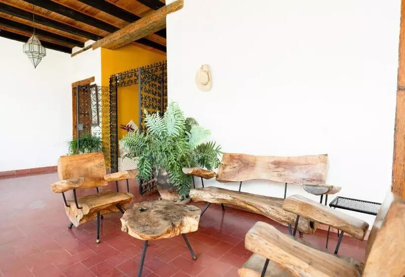 ホテル Casa I. Madero