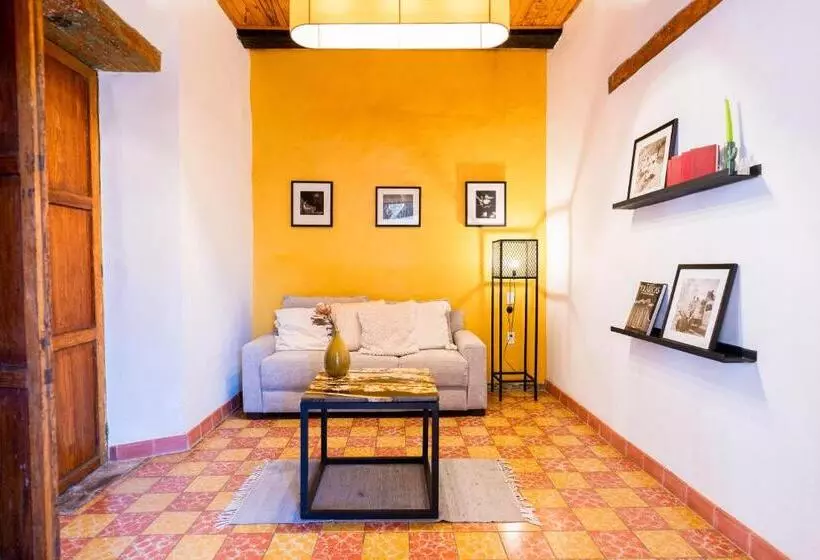 ホテル Casa I. Madero