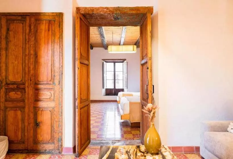 ホテル Casa I. Madero