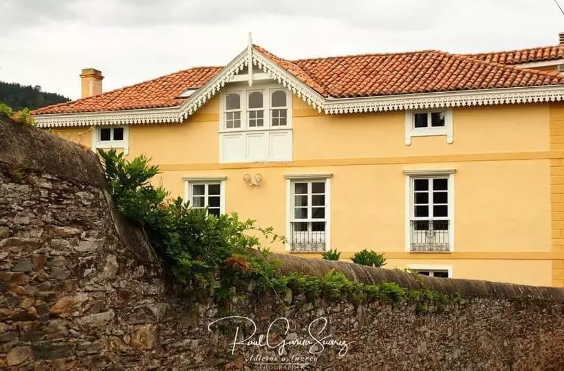 La Cochera De Somao, Casona De Tipología Indiana