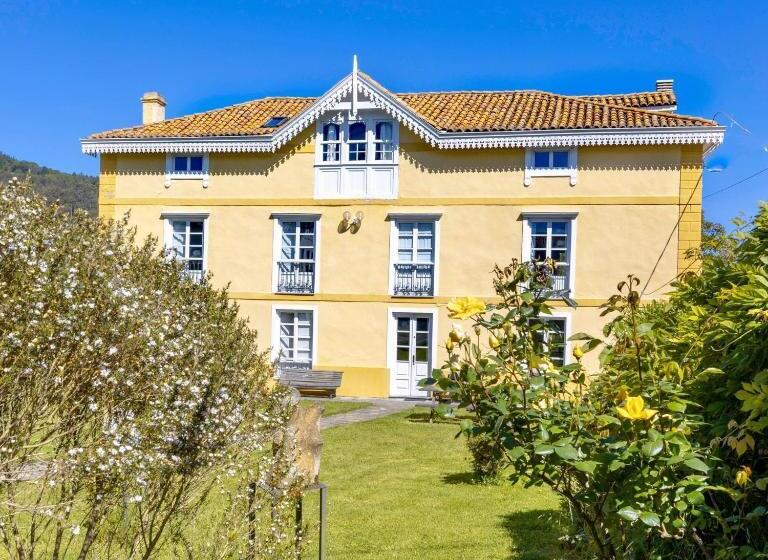 La Cochera De Somao, Casona De Tipología Indiana