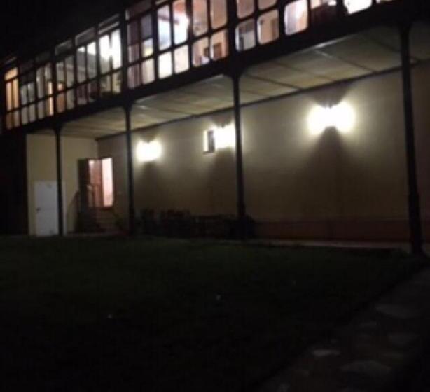 La Cochera De Somao, Casona De Tipología Indiana