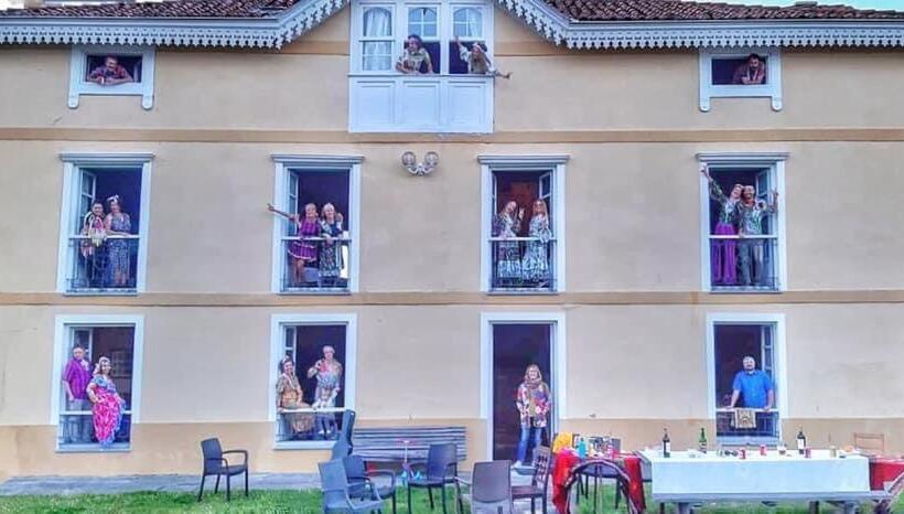 La Cochera De Somao, Casona De Tipología Indiana