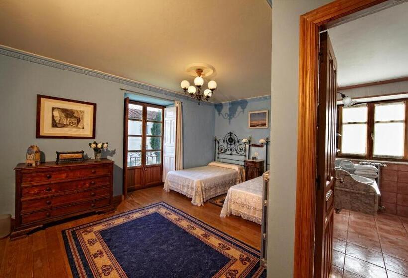 La Cochera De Somao, Casona De Tipología Indiana