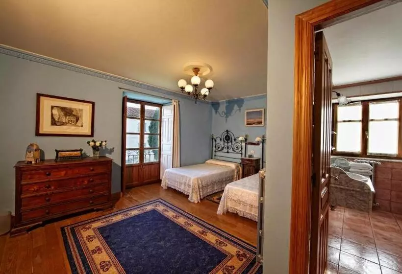 La Cochera De Somao, Casona De Tipología Indiana