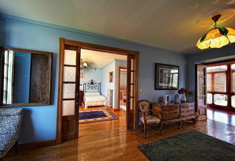 La Cochera De Somao, Casona De Tipología Indiana