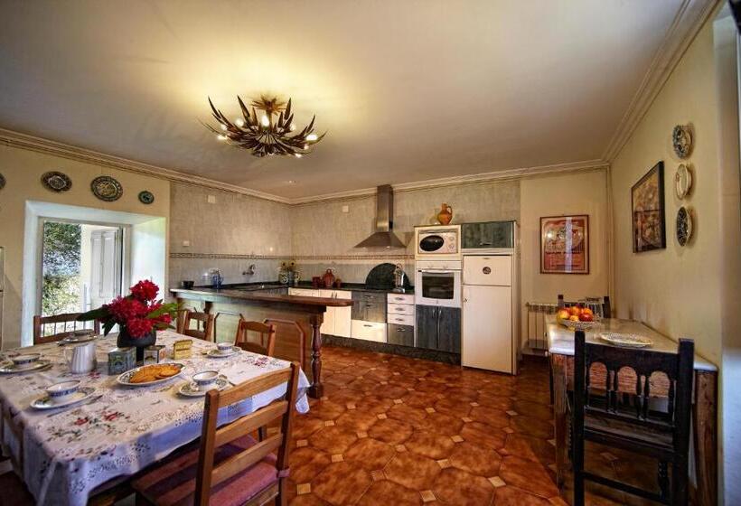 La Cochera De Somao, Casona De Tipología Indiana