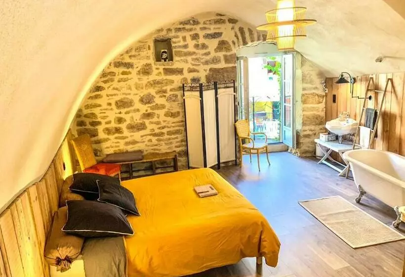 Aamiaismajoitus (B&B) Les Volets Rouges