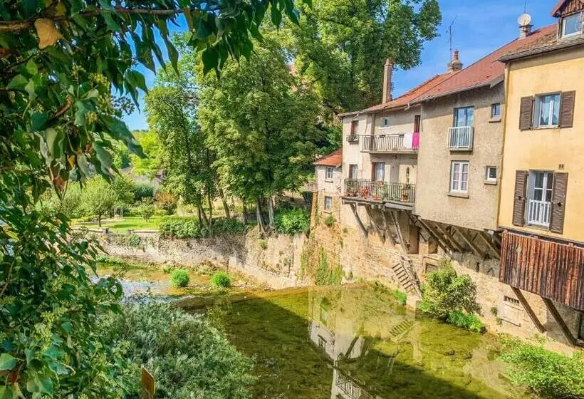 Aamiaismajoitus (B&B) Les Volets Rouges