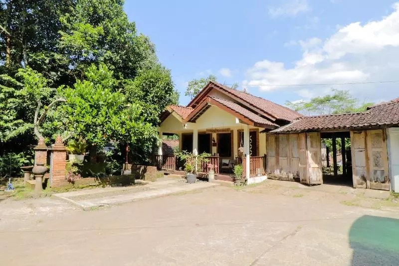 ペンション Penginapan Widodo Syariah Borobudur