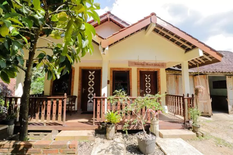 ペンション Penginapan Widodo Syariah Borobudur