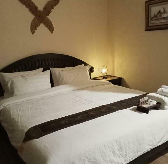 Bed and Breakfast เฮือนสายน้ำผึ้ง