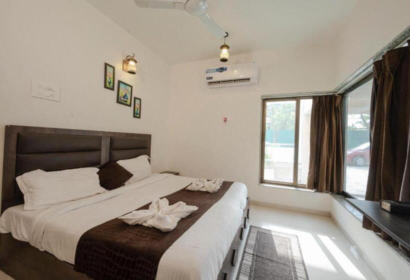 The Retreat Glasshouse Bungalow