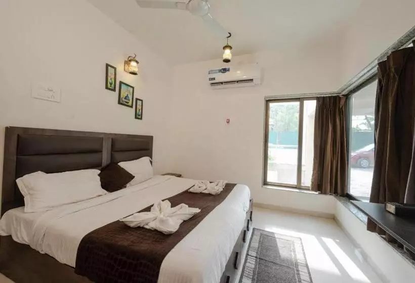 The Retreat Glasshouse Bungalow