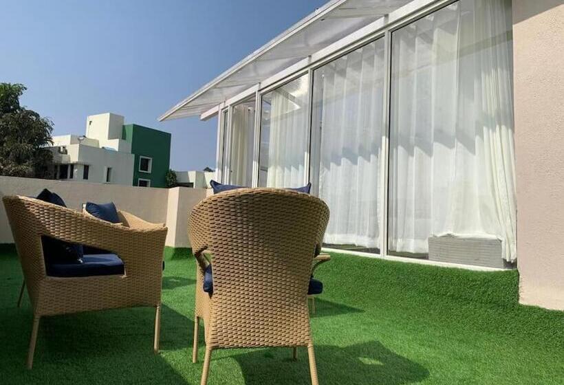 The Retreat Glasshouse Bungalow