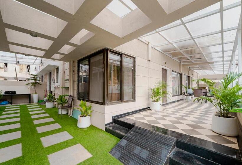 The Retreat Glasshouse Bungalow