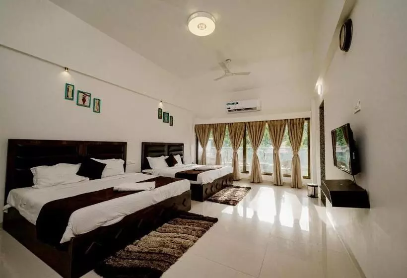 The Retreat Glasshouse Bungalow