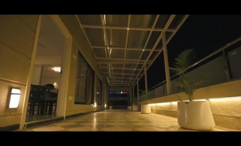 The Retreat Glasshouse Bungalow