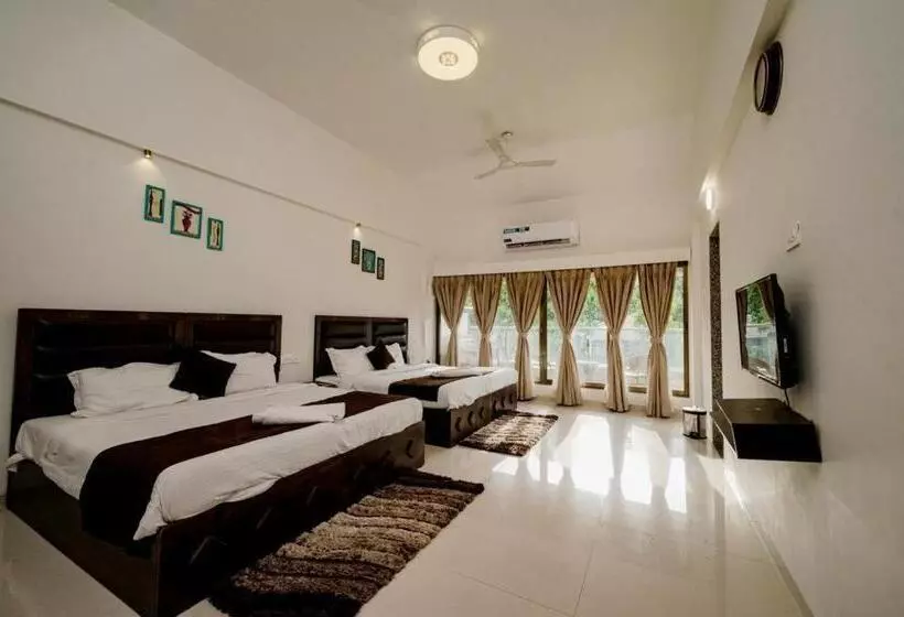 The Retreat Glasshouse Bungalow