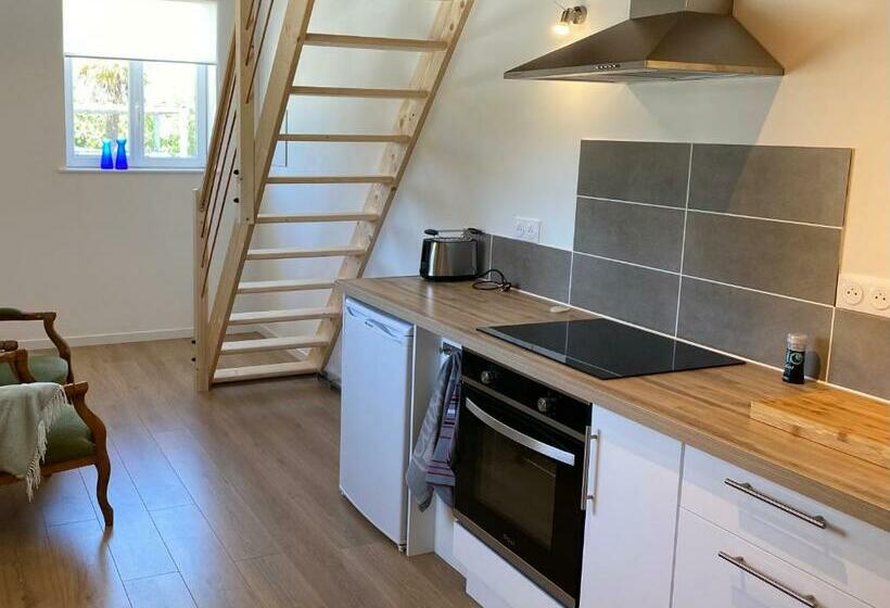 Beautiful 1 Bed With Pool View