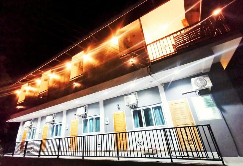 בית מלון כפרי ลิตเติ้ล ฮิลล์ สัตหีบ รีสอร์ท