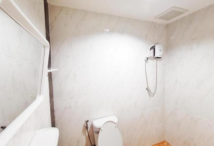 בית מלון כפרי ลิตเติ้ล ฮิลล์ สัตหีบ รีสอร์ท