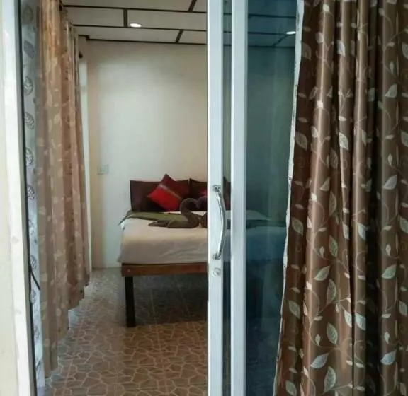 هتل Rock Sand Resort