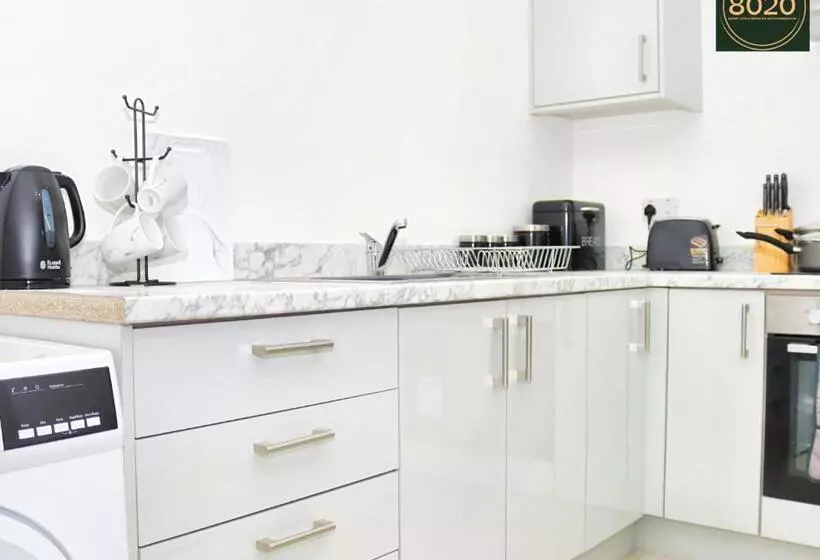 Lancing Apartments   Spacious 2 Bed   Sleeps 6   Burnham Village