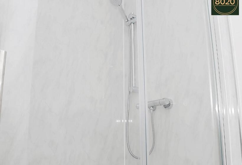 Lancing Apartments   Spacious 2 Bed   Sleeps 6   Burnham Village