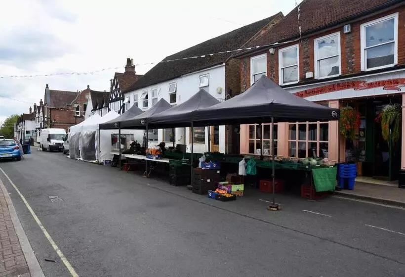 Lancing Apartments   Spacious 2 Bed   Sleeps 6   Burnham Village