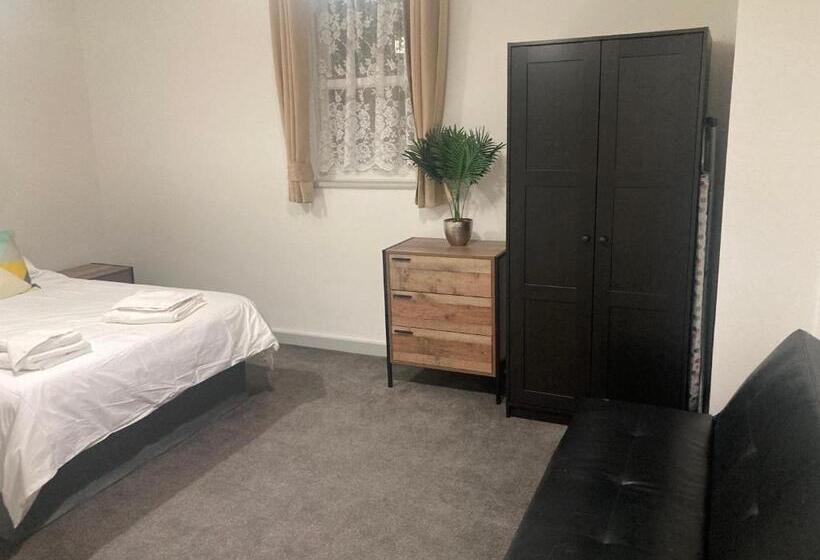 Lancing Apartments   Spacious 2 Bed   Sleeps 6   Burnham Village