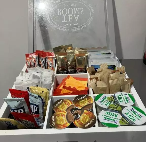 Lancing Apartments   Spacious 2 Bed   Sleeps 6   Burnham Village