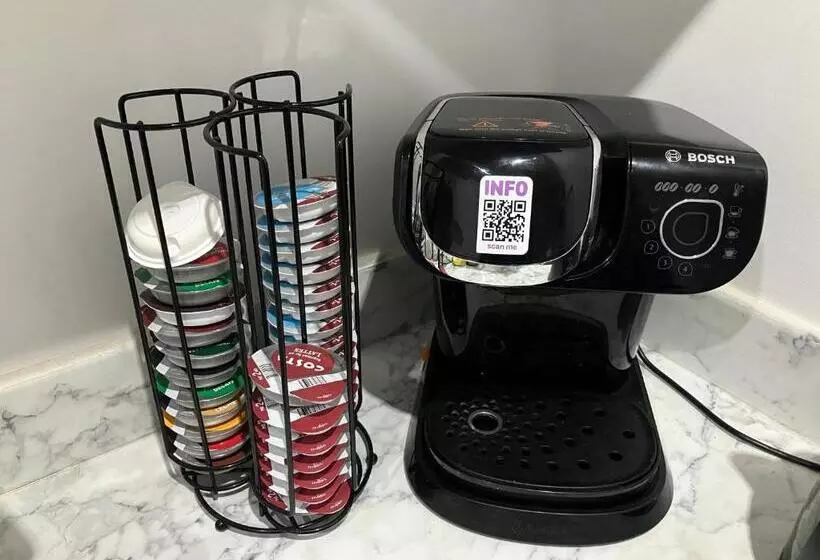 Lancing Apartments   Spacious 2 Bed   Sleeps 6   Burnham Village