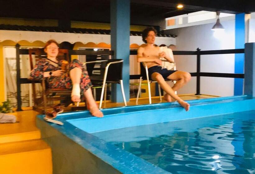 Le Petit Hotel & Restaurant