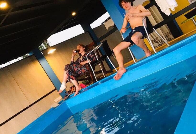 Le Petit Hotel & Restaurant