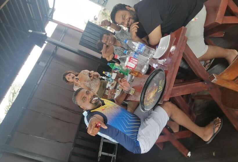 Le Petit Hotel & Restaurant