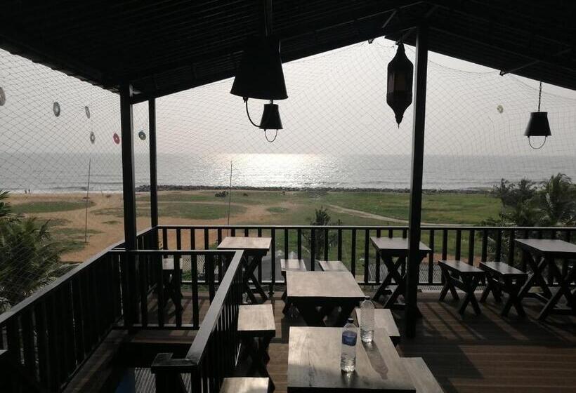 Le Petit Hotel & Restaurant