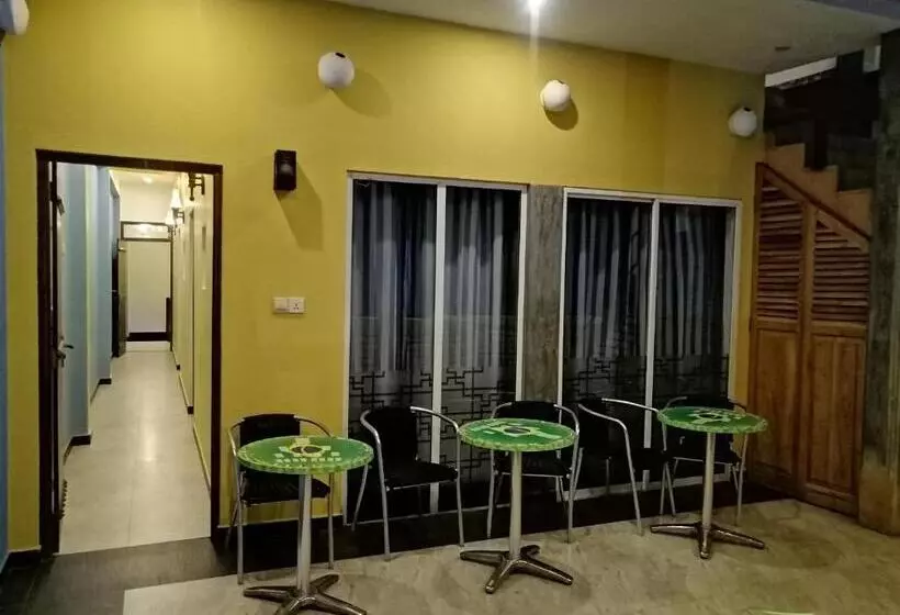 Le Petit Hotel & Restaurant