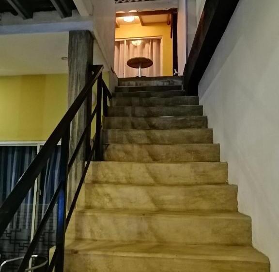 Le Petit Hotel & Restaurant