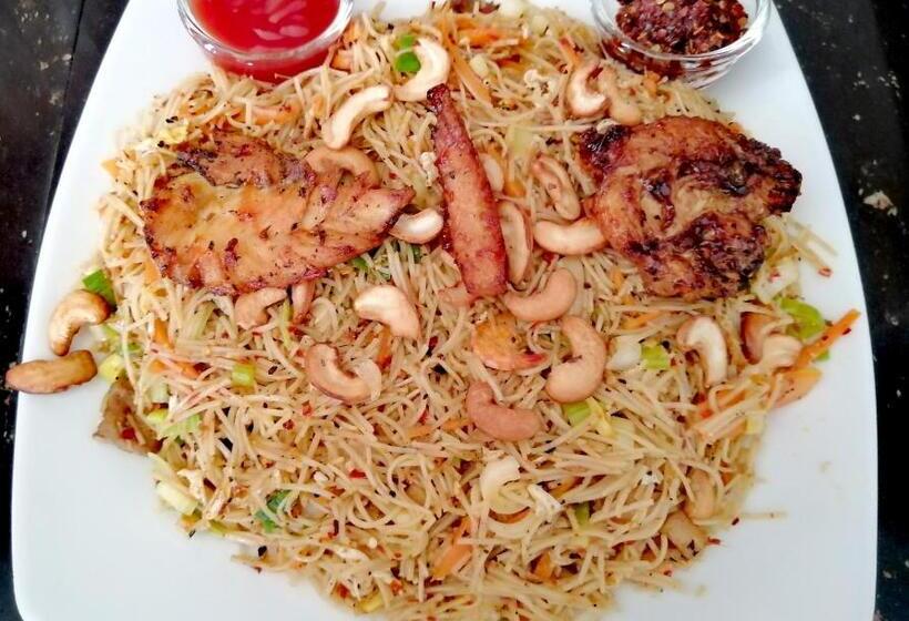 Le Petit Hotel & Restaurant