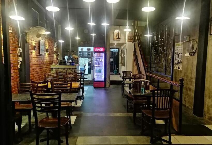 Le Petit Hotel & Restaurant