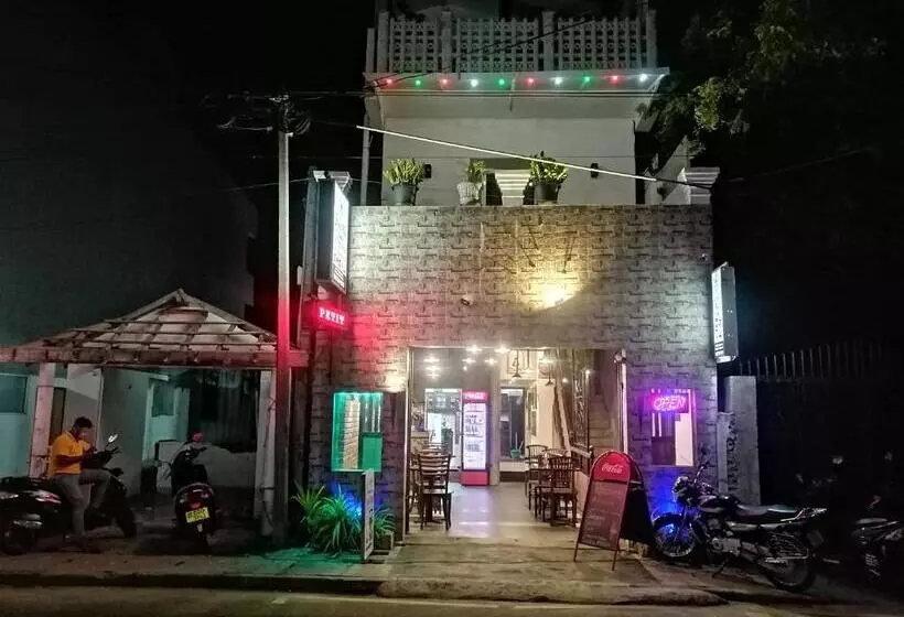 Le Petit Hotel & Restaurant