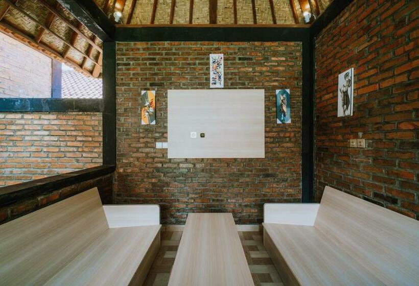 پانسیون Asri Village