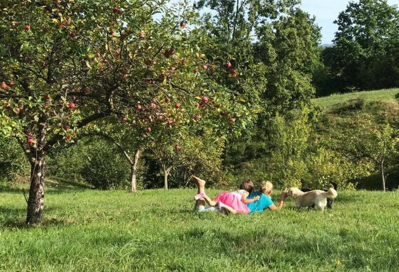 Пансион Small Apartment In Breb S Cosy Barn