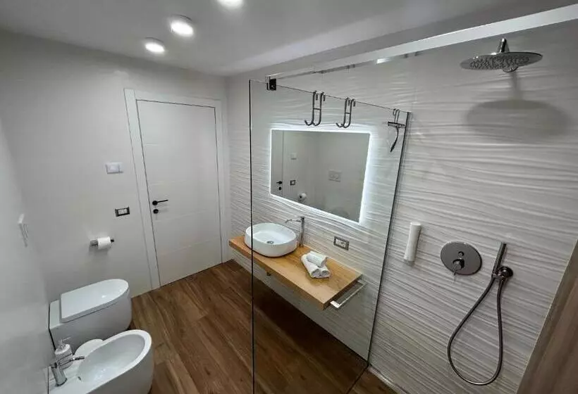 Pinestreet Apartment