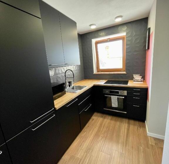 Pinestreet Apartment