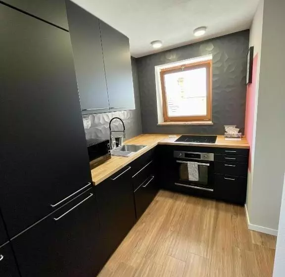 Pinestreet Apartment
