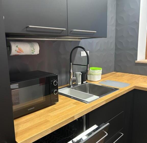 Pinestreet Apartment